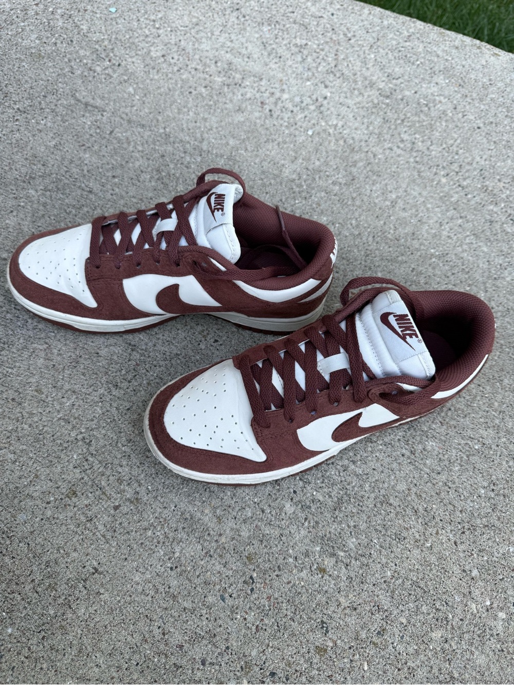Women’s Nike Low-Top Sneakers in Maroon and White
